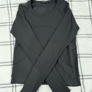 Lululemon Swiftly Tech 2.0 Race Length long sleeve US 6 Black